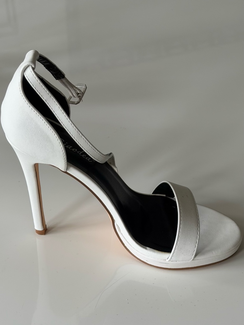 White tall heels - size 7 (37)